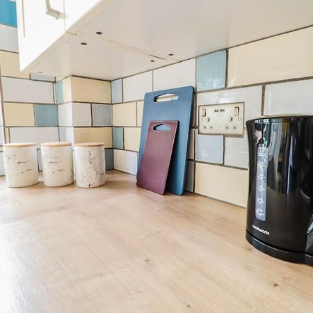 Spacious 1 Bed Flat-Free Parking Hillingdon Ngoại thất bức ảnh