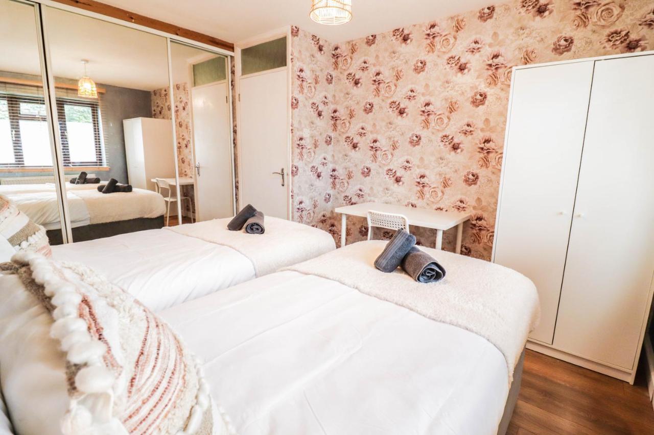 Spacious 1 Bed Flat-Free Parking Hillingdon Ngoại thất bức ảnh