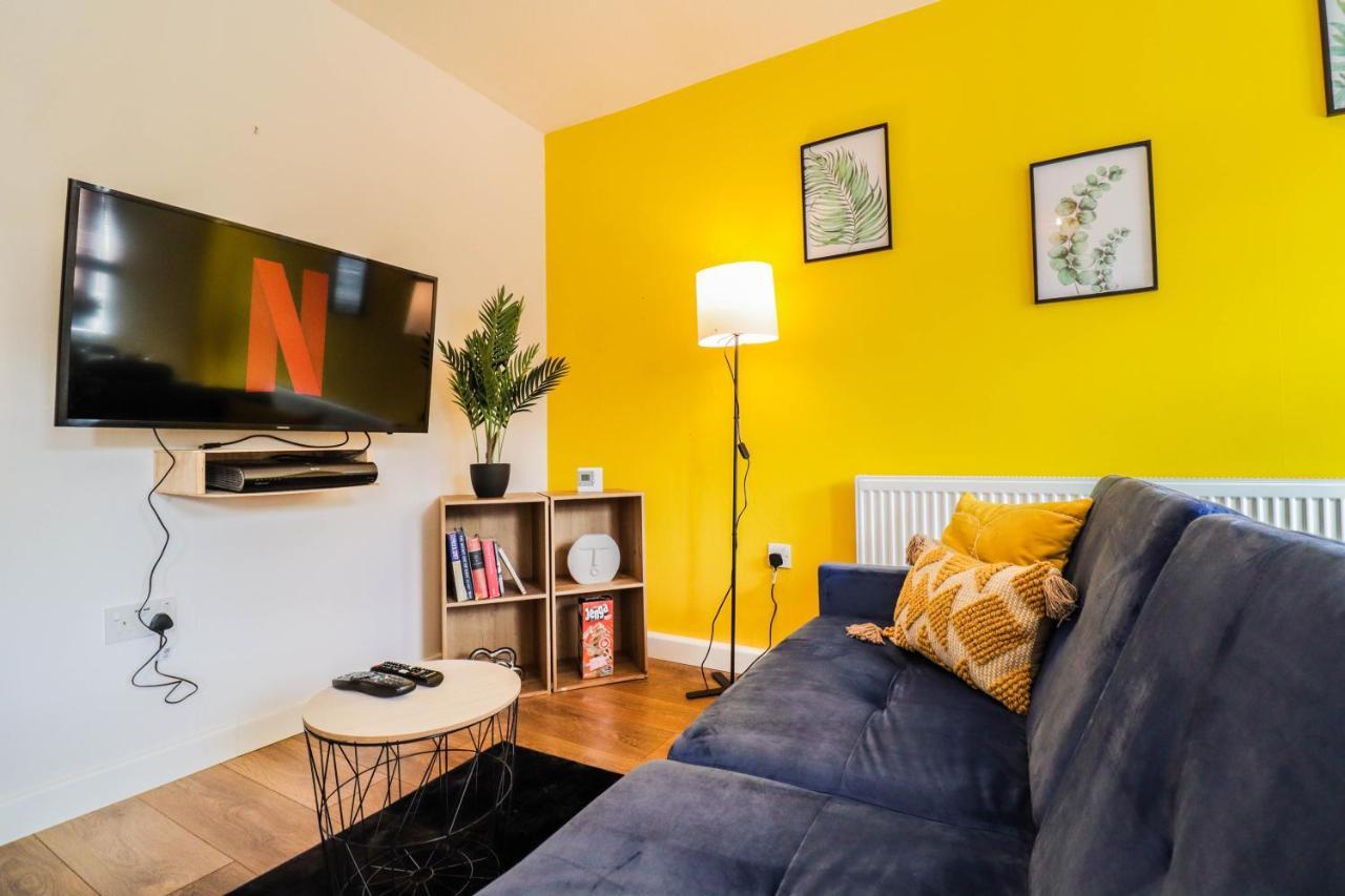 Spacious 1 Bed Flat-Free Parking Hillingdon Ngoại thất bức ảnh